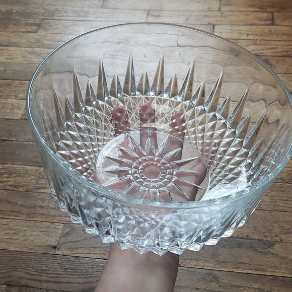 Arcoroc Serving Bowl with Sun Design 9 Inches - Picture 7 of 8